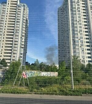 Чорний дим над Осокорками, пожежа в Києві