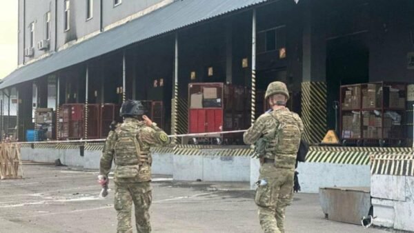 Наслідки вибуху на сортувальному центрі в Києві
