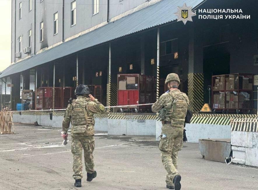 Наслідки вибуху на сортувальному центрі в Києві