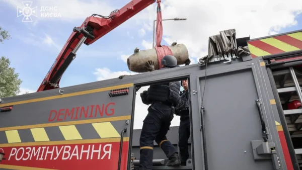 Піротехніки вилучають бойову частину ракети Х-101