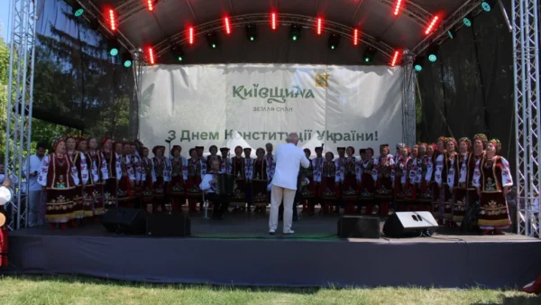 Велика каструля з борщем на фестивалі Київщина – земля сили