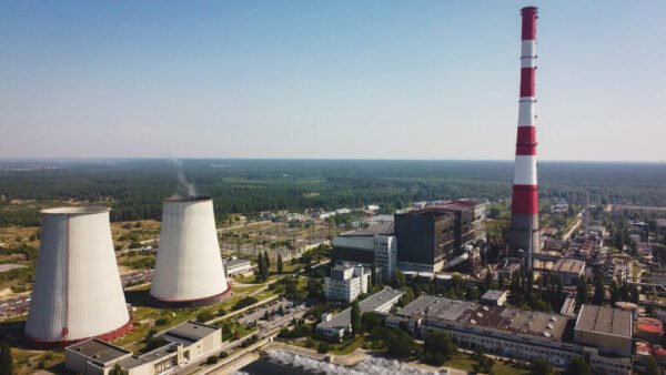 Київська ТЕЦ на фоні міста, підготовка до опалювального сезону