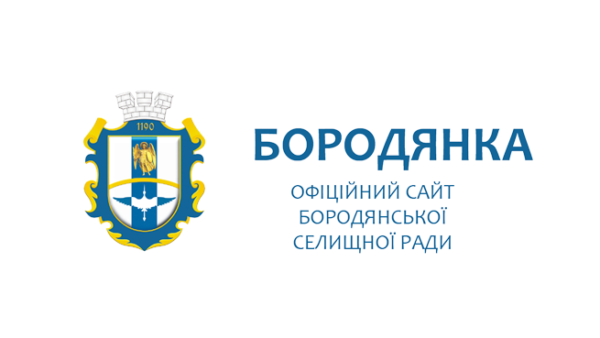 Електроопори на Бородянщині на тлі неба, символізуючи відключення світла