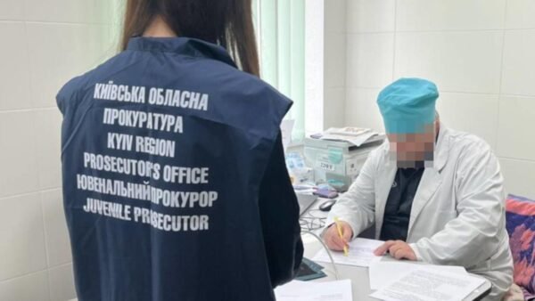 Медичні інструменти лікаря на Київщині