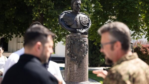 Бронзове погруддя Івана Мазепи в Києво-Печерській лаврі