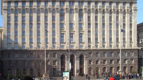 Комунальна земля Києва: будівля Київської міської ради на Хрещатику