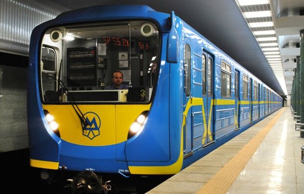 Відновлення роботи метро Площа Українських Героїв