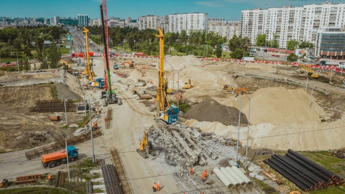 Хід реконструкції шляхопроводу на Броварському проспекті в Києві