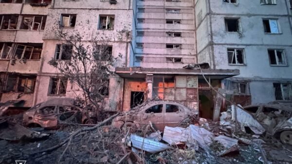 Наслідки російської атаки в Києві з загиблими