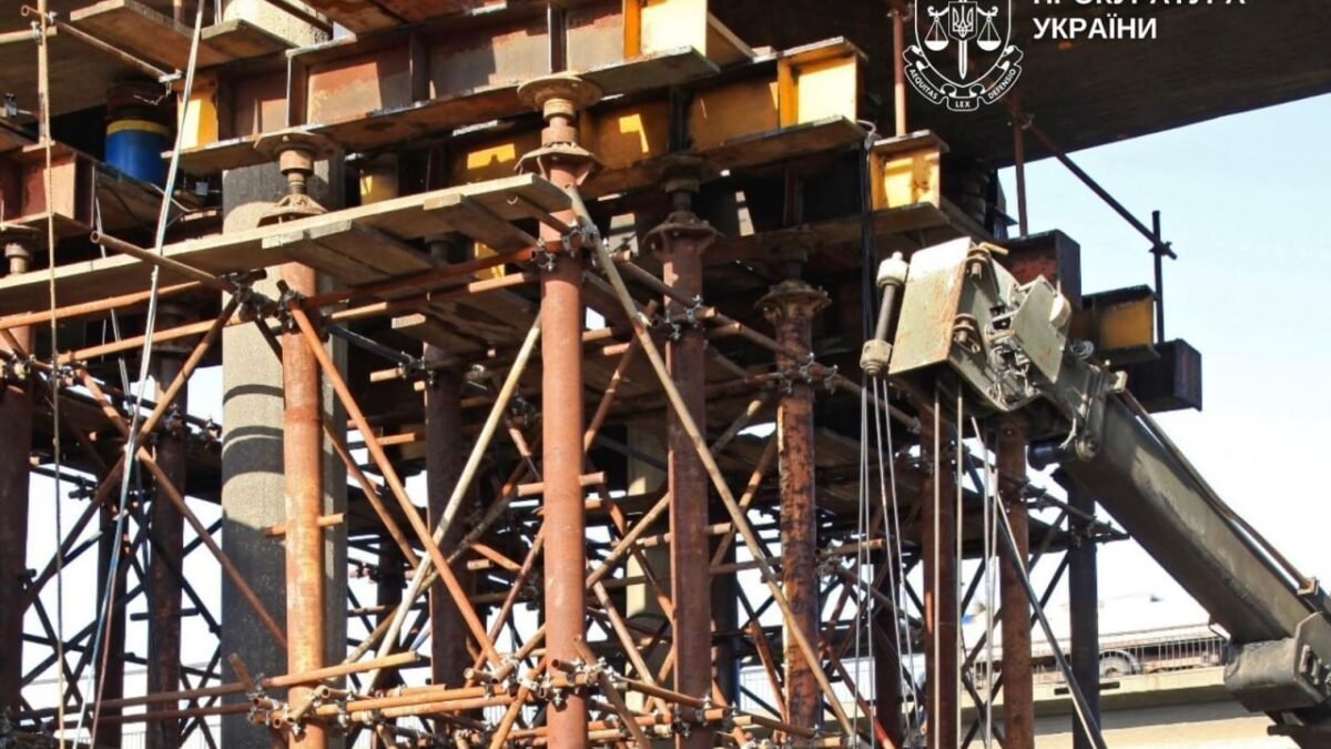 Будівництво або ремонт київського мосту, на тлі якого фігурує підозра посадовцю Київавтошляхміст