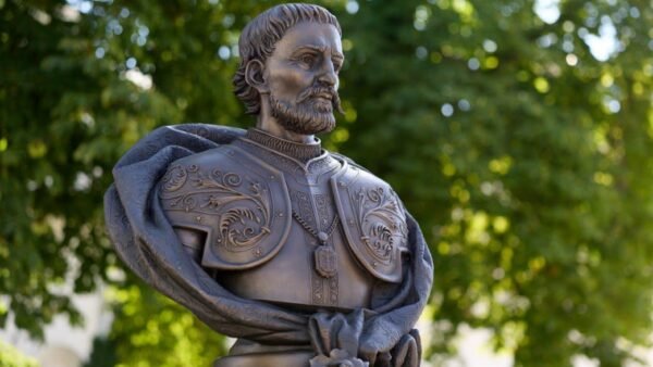 Погруддя Івана Мазепи на території Києво-Печерської лаври