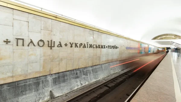 Громадський транспорт та станція метро Київ 21 червня