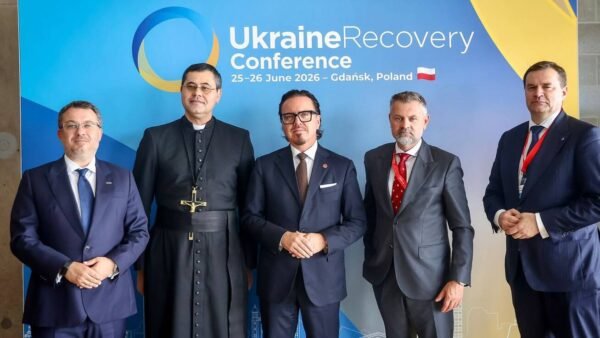 Костел Святого Миколая в Києві, фасад будівлі