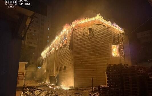 Пошкоджені будівлі після атаки на Київ 20 серпня