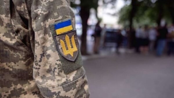Символічне зображення передачі даних між державними реєстрами