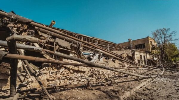 Пошкоджена база Autostrada у Києві після ракетного удару
