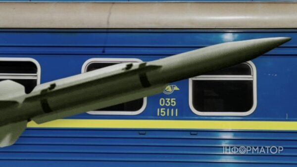 Наслідки балістичного удару по залізничному підприємству в Дарниці
