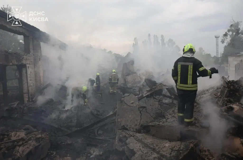 Наслідки ракетної атаки в Києві