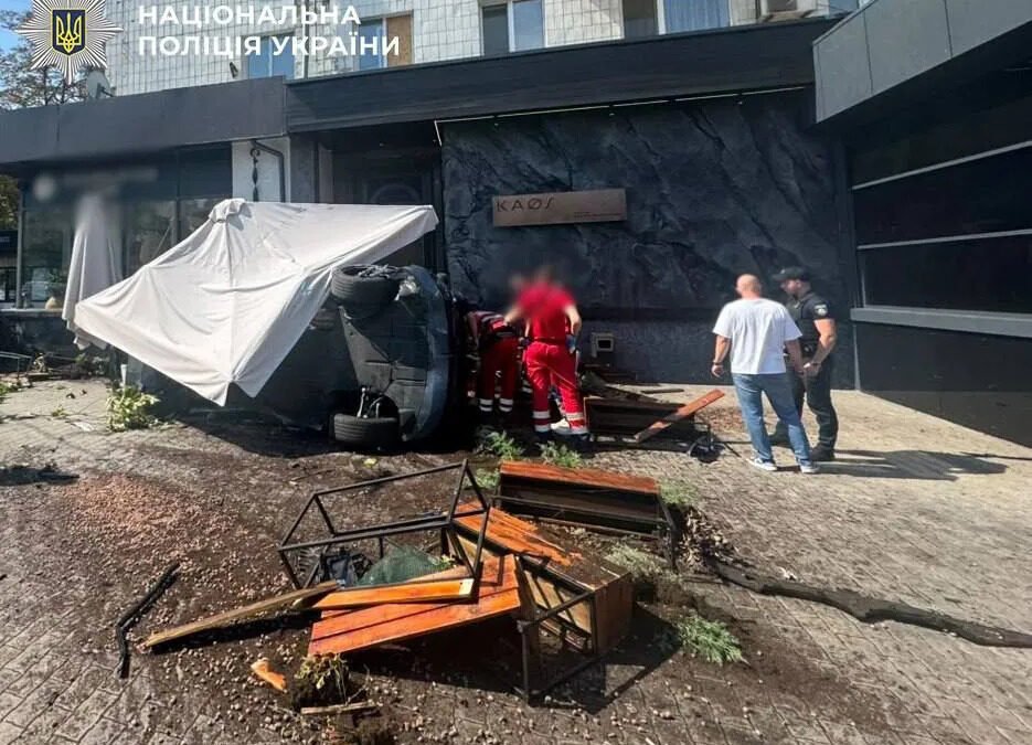 ДТП двох автомобілів BMW на вулиці Великій Васильківській у Києві