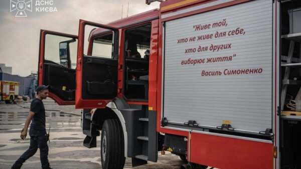 Пошкоджена нежитлова будівля після падіння ворожого БПЛА