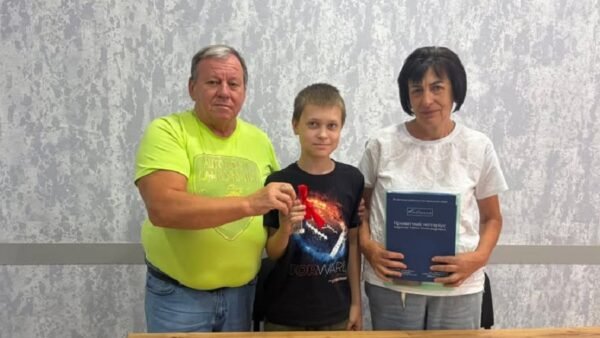 Родина поліцейського Юрія Чуйка отримує ключі від квартири