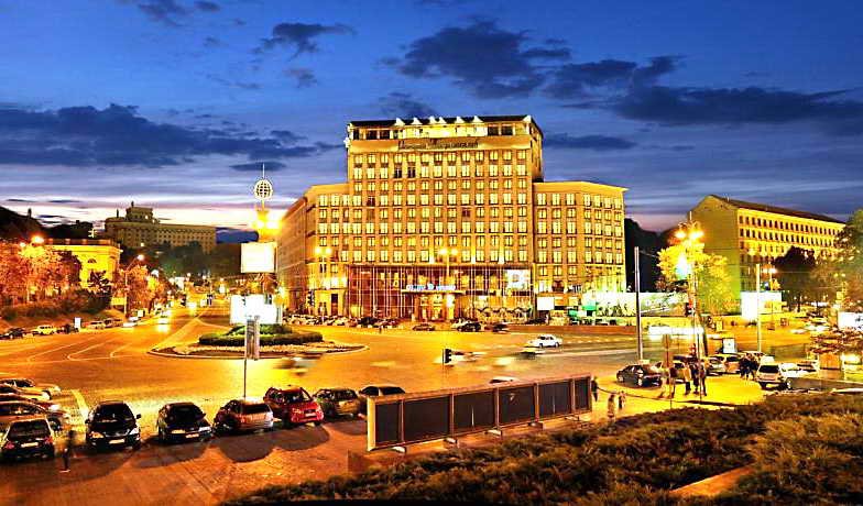 Готель «Дніпро» на Європейській площі в Києві
