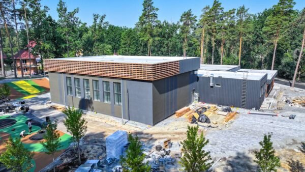 Зображення будівлі ветеранського простору в Бучі