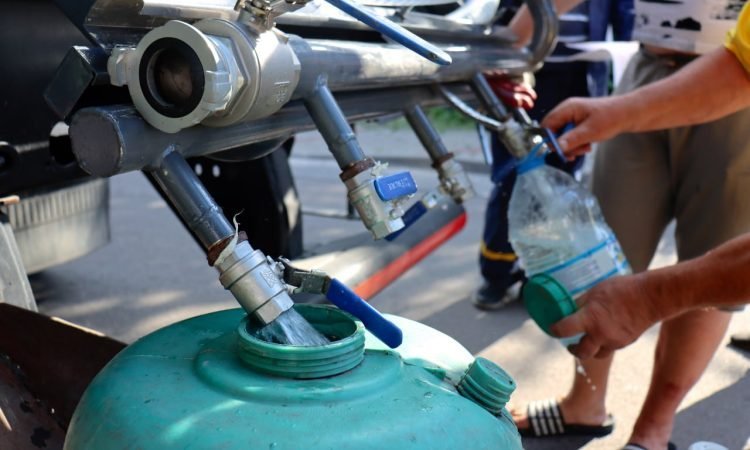 Підвезення питної води в Борщагівці