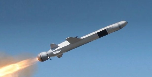 Пожежа після ракетного удару в Борисполі