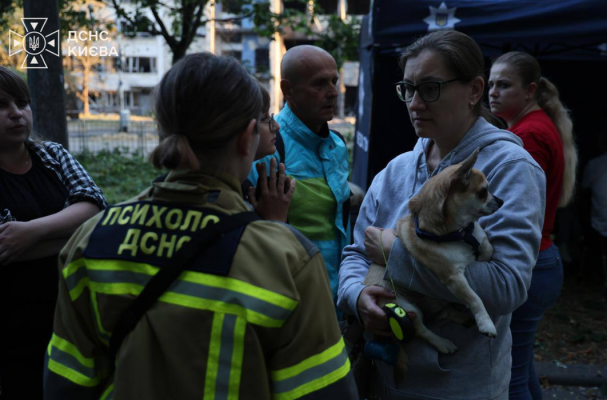 Рятувальники ДСНС розбирають завали у Києві