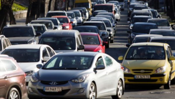 Несправний світлофор на проспекті Глушкова 40 у Києві