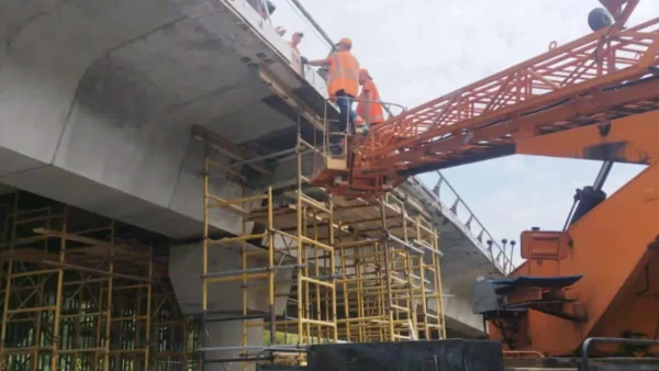 Шляхопровід біля станції метро Святошин
