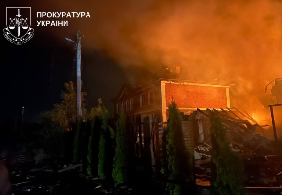 Наслідки удару БПЛА по приватному домоволодінню в Пухівці