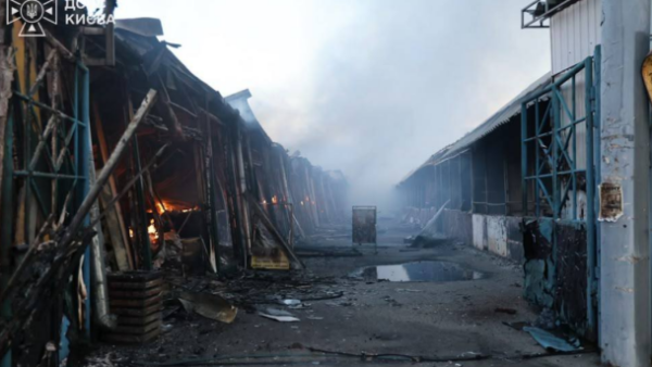 Рятувальники на місці падіння уламків у Київській області