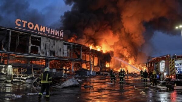 Пожежа на ринку Столичний у Києві після атаки