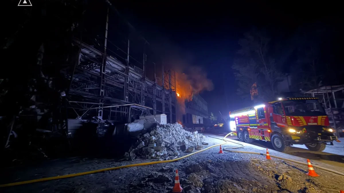 Пожежа у двоповерховій нежитловій будівлі в Голосіївському районі Києва
