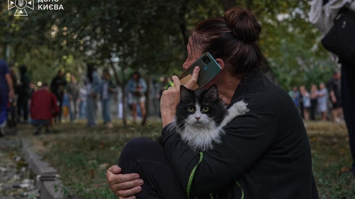 Пошкоджена багатоповерхівка на Урлівській після удару дрона