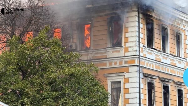 Наслідки падіння дрона на нежитлову будівлю в Шевченківському районі Києва