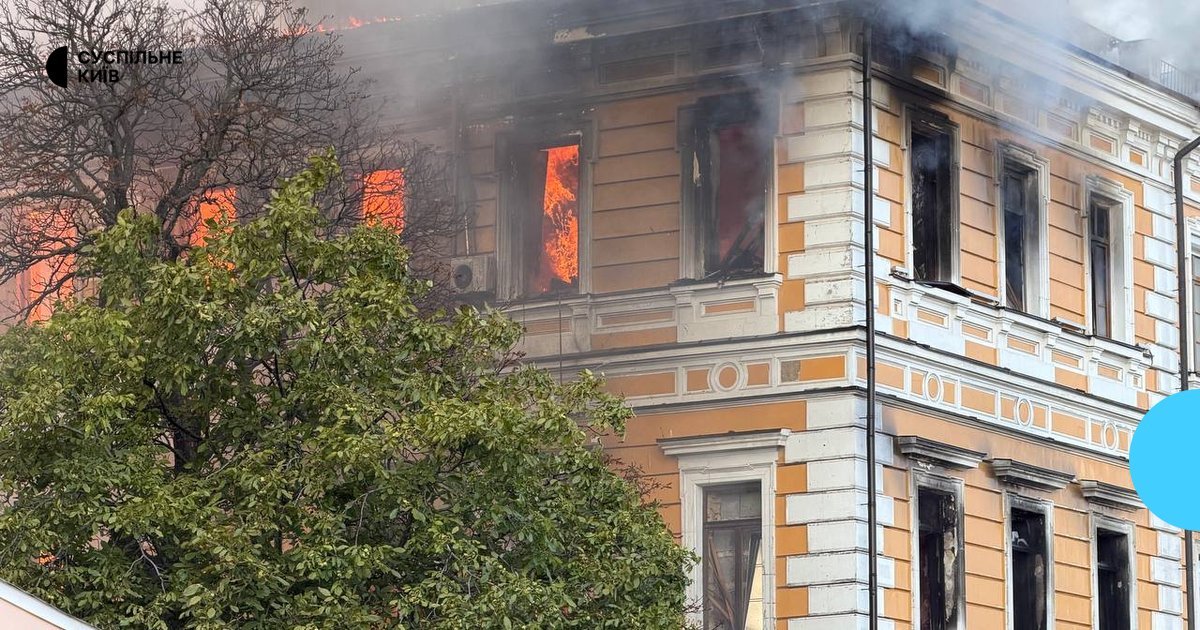 Наслідки падіння дрона на нежитлову будівлю в Шевченківському районі Києва