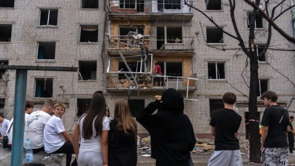 Пошкоджений будинок у Борисполі після нічної атаки