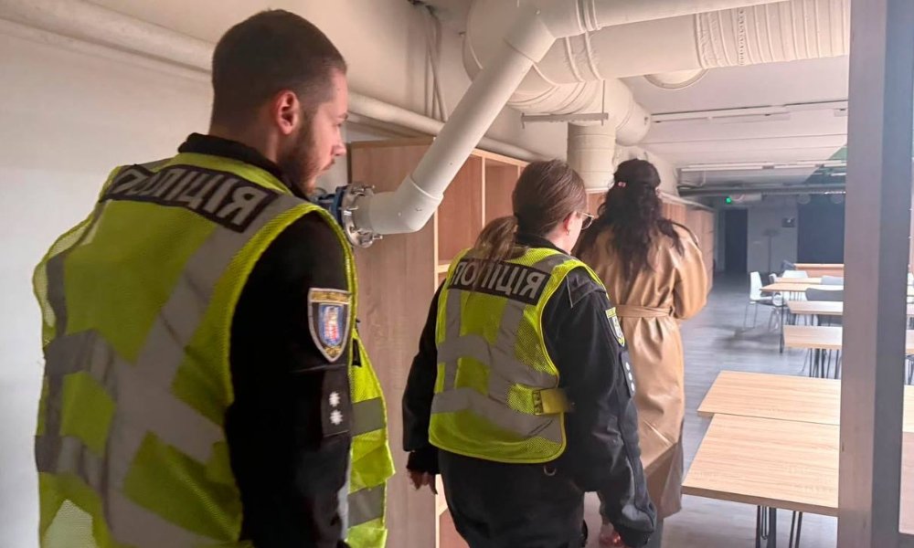 Поліцейські перевіряють інформацію про недопуск студентів КНУ до укриття