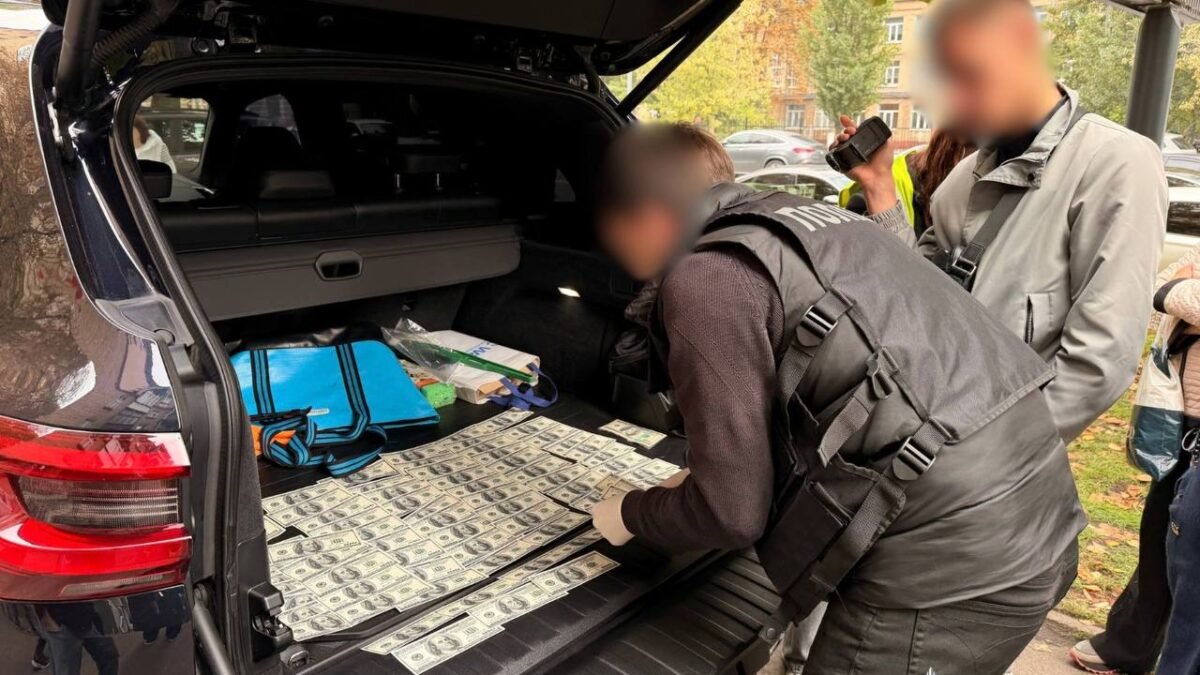 Поліція викрила декана київського вишу на корупції