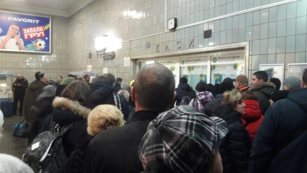 Активісти протестують біля КМДА проти підвищення тарифів на проїзд у Києві
