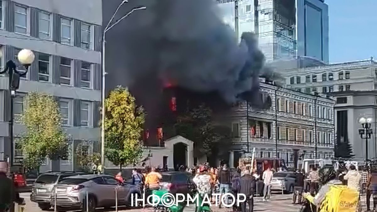 Наслідки атаки дрона на Національну академію наук на бульварі Шевченка