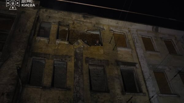 Пошкоджений фасад житлового будинку в Солом'янському районі Києва