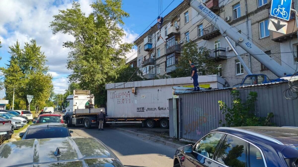 демонтаж тимчасової споруди у Києві
