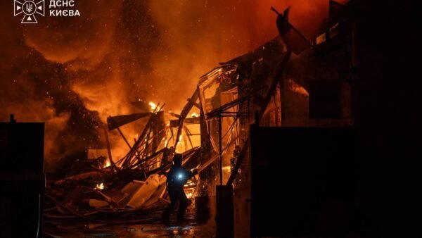 Наслідки влучання БпЛА в Солом'янському районі Києва, пожежа СТО