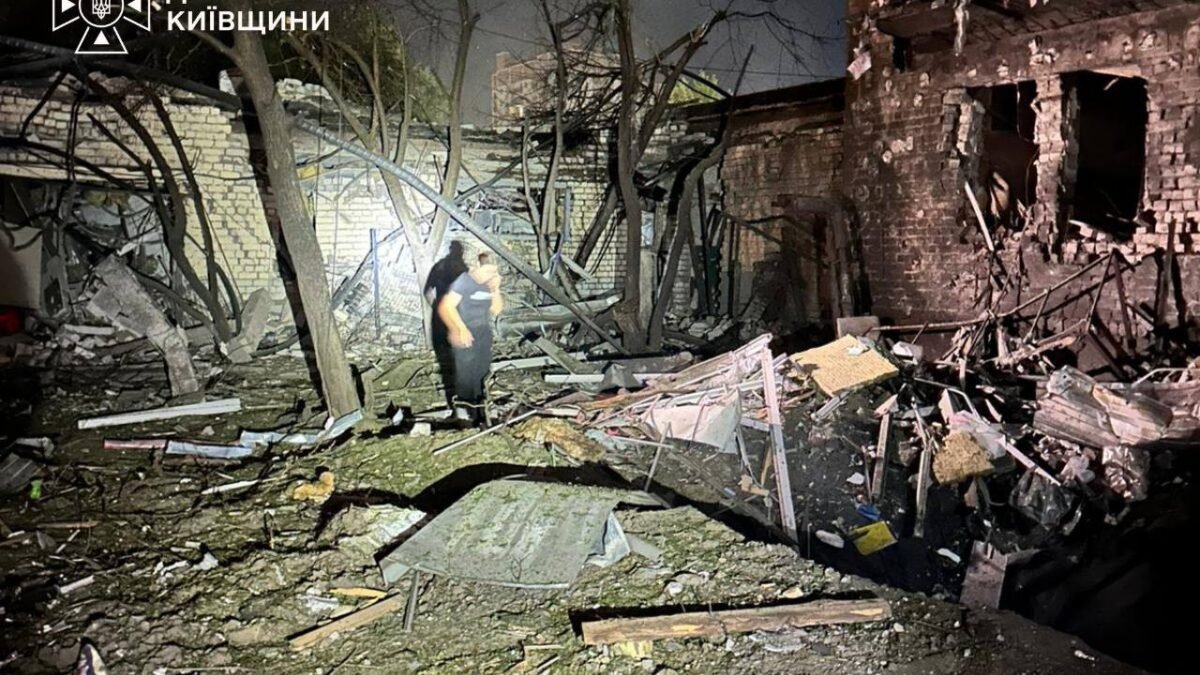 Пошкодження після російського обстрілу Києва 1 вересня