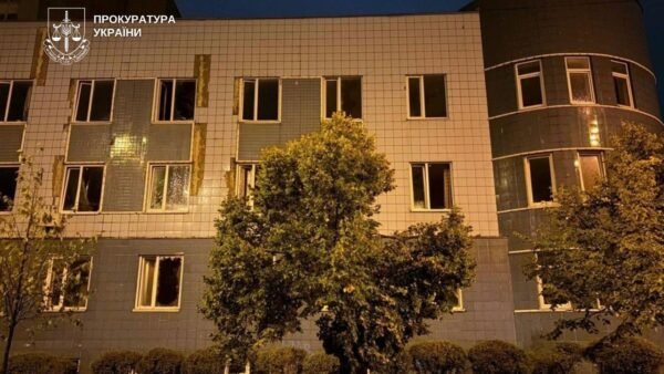 Пошкоджений пологовий будинок у Подільському районі Києва