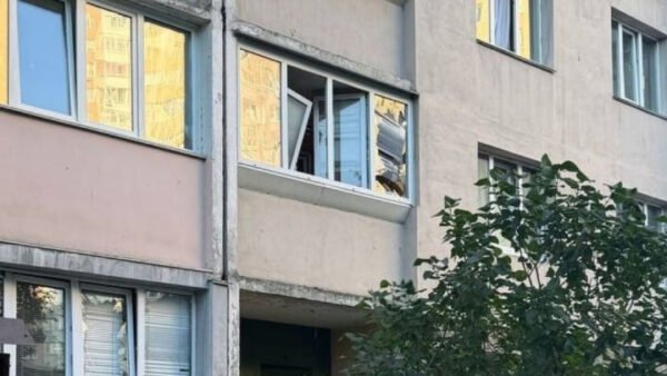 Пошкоджений житловий будинок в Подільському районі Києва